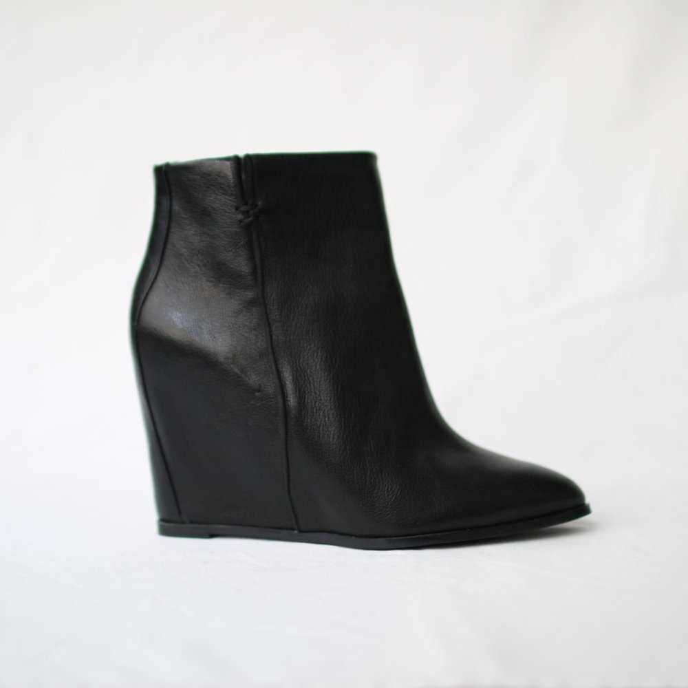 NWOT Nine West Black Leather Wedge Ankle Booties